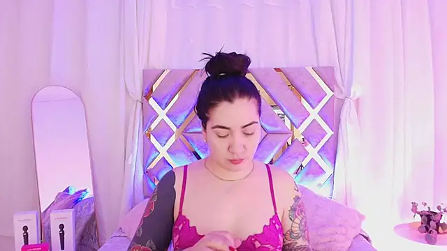 KathiaJenner online show from 07/25/26, 10:57