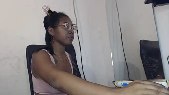 girl sexy27 online show from 02/13/26, 07:21