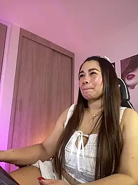 saray mendozaa online show from 06/25/26, 07:18