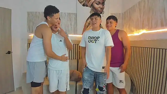 Snapshot of friendslikeplay chatting on 02/02/26, 09:24 friendslikeplay online show from 02/02/26, 09:24