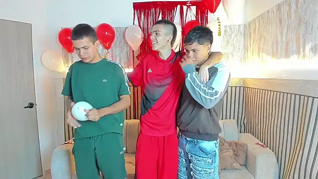 Snapshot of friendslikeplay chatting on 02/14/26, 10:17 friendslikeplay online show from 02/14/26, 10:17