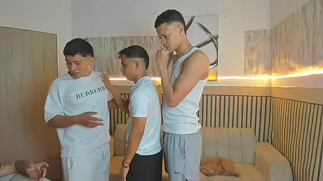 Snapshot of friendslikeplay chatting on 03/04/26, 05:46 friendslikeplay online show from 03/04/26, 05:46