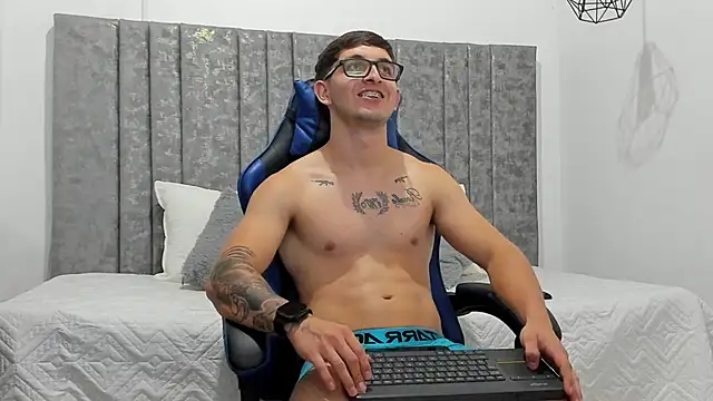 Snapshot of Calvin_Hunter chatting on 02/07/26, 03:10 Calvin Hunter online show from 02/07/26, 03:10