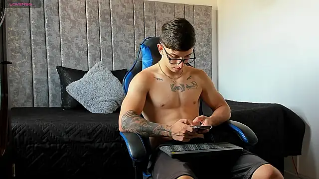 Snapshot of Calvin_Hunter chatting on 03/01/26, 09:28 Calvin Hunter online show from 03/01/26, 09:28