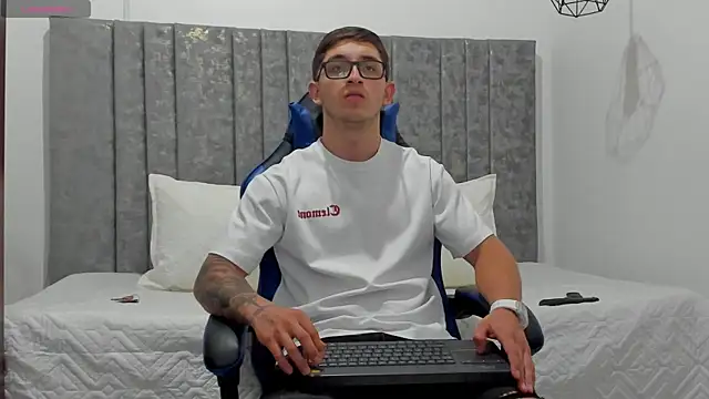 Calvin Hunter online show from 04/06/26, 12:08