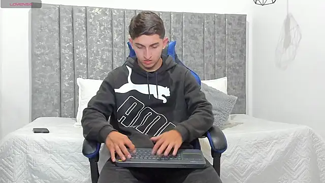 Calvin Hunter online show from 06/26/26, 03:00