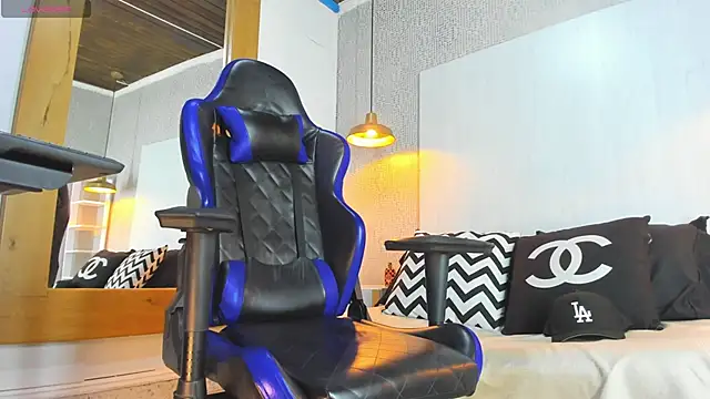 Dusan Grey77 online show from 02/18/26, 04:19