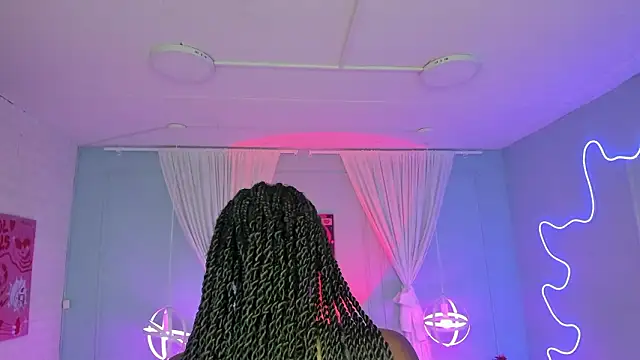 Snapshot of naomi_campell chatting on 02/16/26, 07:32 naomi campell online show from 02/16/26, 07:32