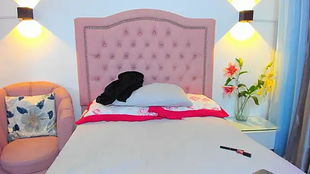 Chloekey online show from 04/13/26, 07:30