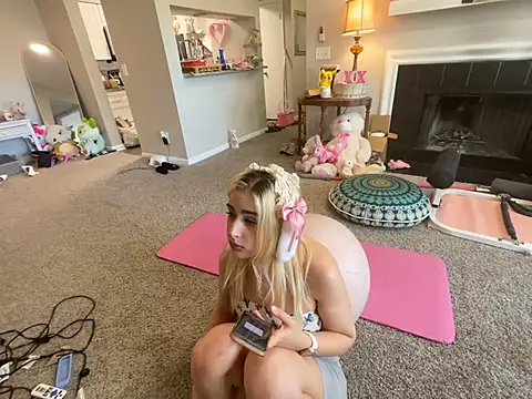 Snapshot of Pink_mink21 chatting on 04/05/26, 08:17 Pink mink21 online show from 04/05/26, 08:17