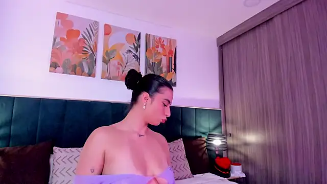 Snapshot of IrinaBlanc chatting on 06/02/26, 01:07 IrinaBlanc online show from 06/02/26, 01:07