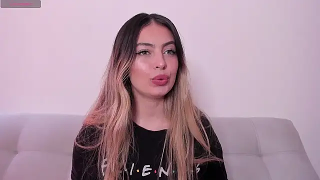 Snapshot of Fernanda_aaaa chatting on 05/11/26, 02:12 Fernanda aaaa online show from 05/11/26, 02:12
