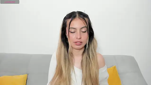 Snapshot of Fernanda_aaaa chatting on 05/15/26, 02:24 Fernanda aaaa online show from 05/15/26, 02:24