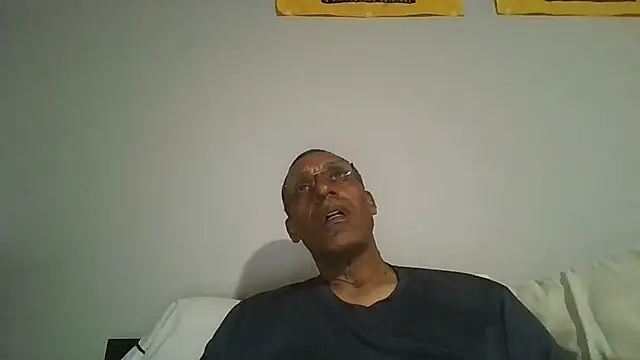 swimmer2496 online show from 06/12/26, 05:17