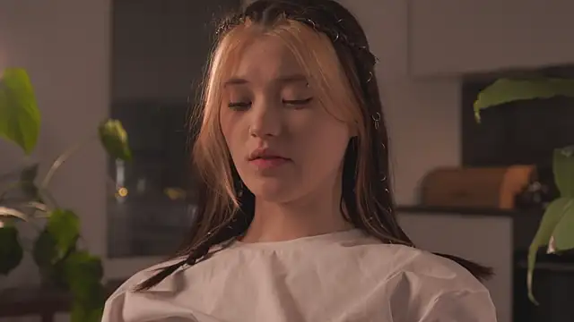 Snapshot of EleniRoeber chatting on 02/13/26, 04:36 EleniRoeber online show from 02/13/26, 04:36