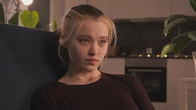 Snapshot of EleniRoeber chatting on 02/15/26, 04:03 EleniRoeber online show from 02/15/26, 04:03