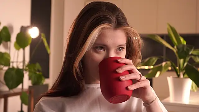 Snapshot of EleniRoeber chatting on 02/24/26, 03:32 EleniRoeber online show from 02/24/26, 03:32