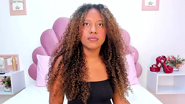 Snapshot of Ms_zozi_ chatting on 02/02/26, 01:32 Ms zozi online show from 02/02/26, 01:32