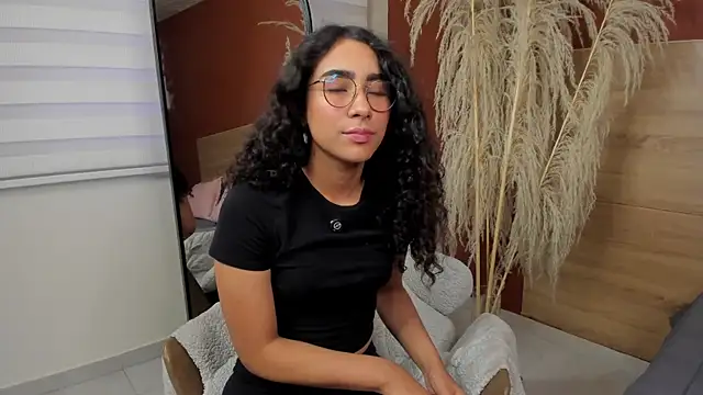 scarlett25   online show from 04/17/26, 08:23