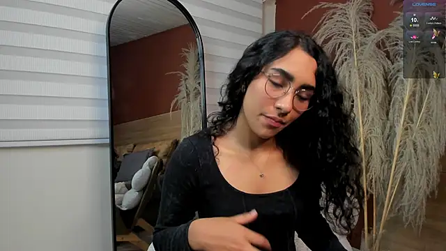 scarlett25   online show from 04/23/26, 09:39