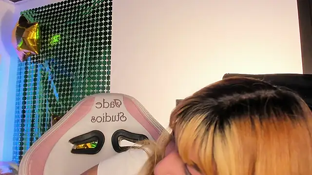 adhalee js online show from 03/21/26, 09:40