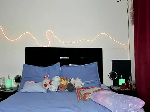 Snapshot of YourDreamReal chatting on 02/05/26, 12:59 YourDreamReal online show from 02/05/26, 12:59