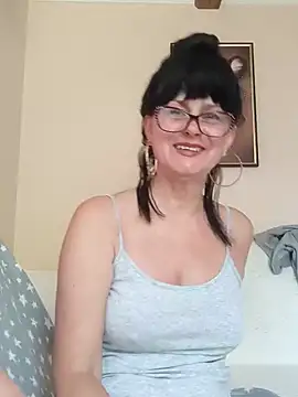 Snapshot of AliceSwan57 chatting on 06/16/26, 06:49 AliceSwan57 online show from 06/16/26, 06:49