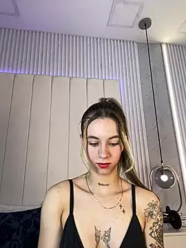 JuliaColemann online show from 02/05/26, 12:21