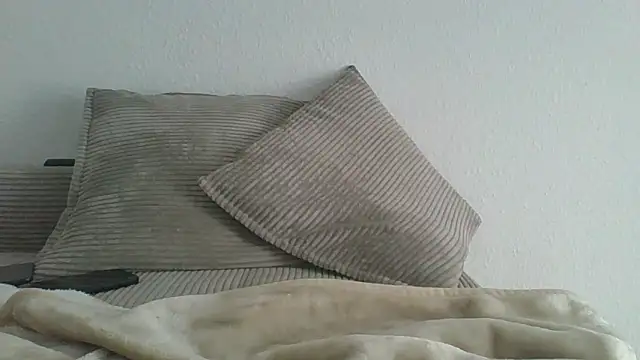 Snapshot of Noira_xxx chatting on 04/15/26, 07:37 Noira xxx online show from 04/15/26, 07:37