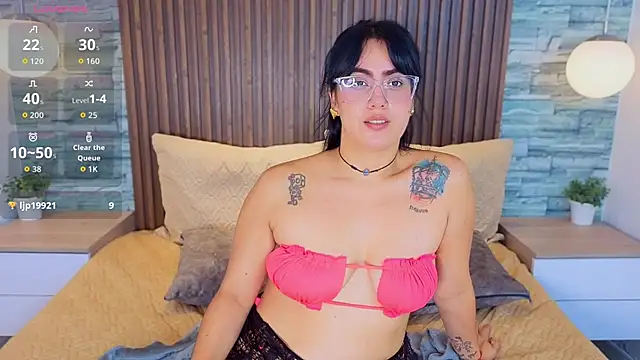 Snapshot of vicky_grey chatting on 01/31/26, 07:11 vicky grey online show from 01/31/26, 07:11