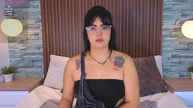 Snapshot of vicky_grey chatting on 02/18/26, 12:34 vicky grey online show from 02/18/26, 12:34