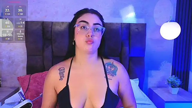 Snapshot of vicky_grey chatting on 04/28/26, 12:21 vicky grey online show from 04/28/26, 12:21