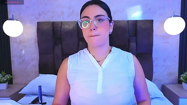 Snapshot of vicky_grey chatting on 05/27/26, 12:24 vicky grey online show from 05/27/26, 12:24
