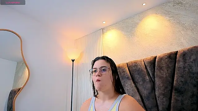 zoe hugeboobs online show from 02/10/26, 11:58