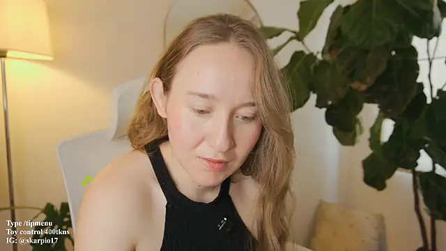 Snapshot of Scarlett_NoirMuse chatting on 02/17/26, 04:35 Scarlett NoirMuse online show from 02/17/26, 04:35