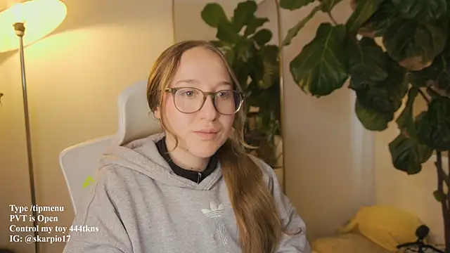 Scarlett NoirMuse online show from 04/13/26, 09:31