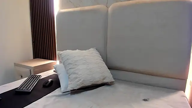 Snapshot of PalomaAguilarx69 chatting on 02/21/26, 01:39 PalomaAguilarx69 online show from 02/21/26, 01:39