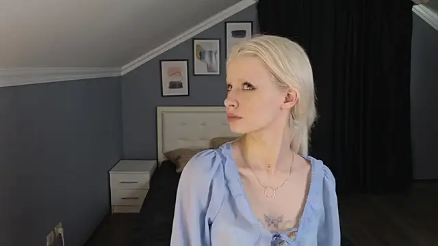 Naomi Demio online show from 02/13/26, 08:21