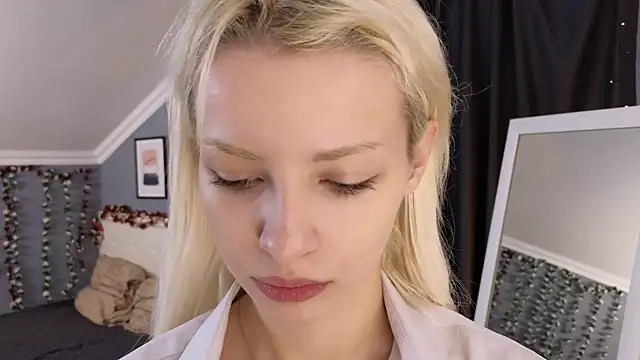 Naomi Demio online show from 07/11/26, 11:46