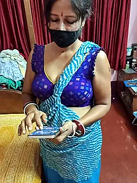 Snapshot of Little-Roshni chatting on 06/28/26, 03:18 Little-Roshni online show from 06/28/26, 03:18