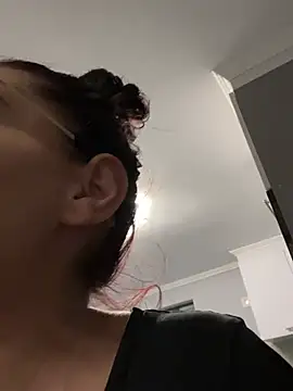 Snapshot of HiddendesireXO01 chatting on 02/12/26, 10:21 HiddendesireXO01 online show from 02/12/26, 10:21