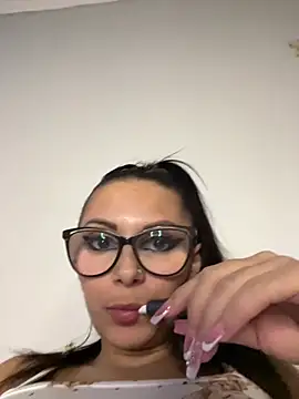 Snapshot of HiddendesireXO01 chatting on 02/20/26, 09:54 HiddendesireXO01 online show from 02/20/26, 09:54