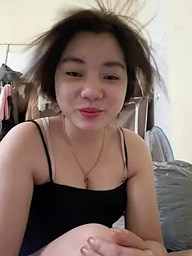 Snapshot of Pinks_cool chatting on 06/24/26, 08:35 Pinks cool online show from 06/24/26, 08:35