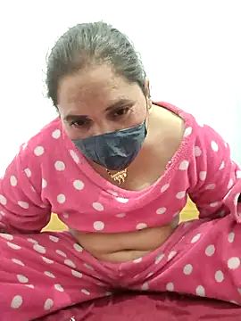 Cute-karisma1234 online show from 02/18/26, 02:46