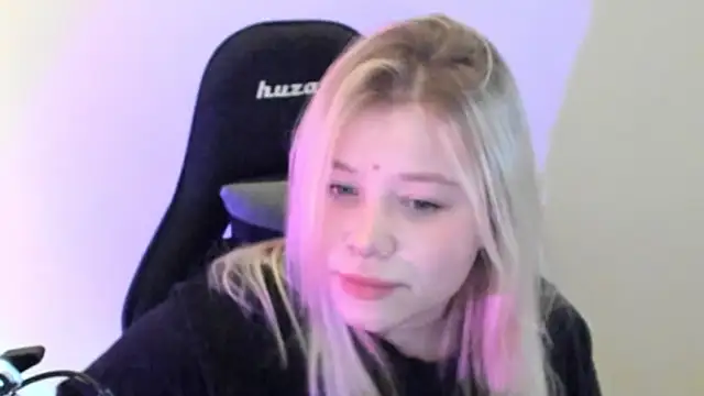 Snapshot of Lulu_Di chatting on 02/20/26, 06:26 Lulu Di online show from 02/20/26, 06:26