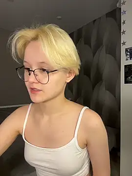 LuunaDorean online show from 02/04/26, 10:04