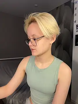 LuunaDorean online show from 02/19/26, 06:31