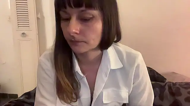 Snapshot of LouveduDiable chatting on 02/03/26, 04:54 LouveduDiable online show from 02/03/26, 04:54