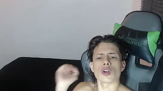 Snapshot of Didi_hard chatting on 02/08/26, 03:21 Didi hard online show from 02/08/26, 03:21