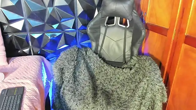 Snapshot of liia_marin chatting on 02/13/26, 04:08 liia marin online show from 02/13/26, 04:08